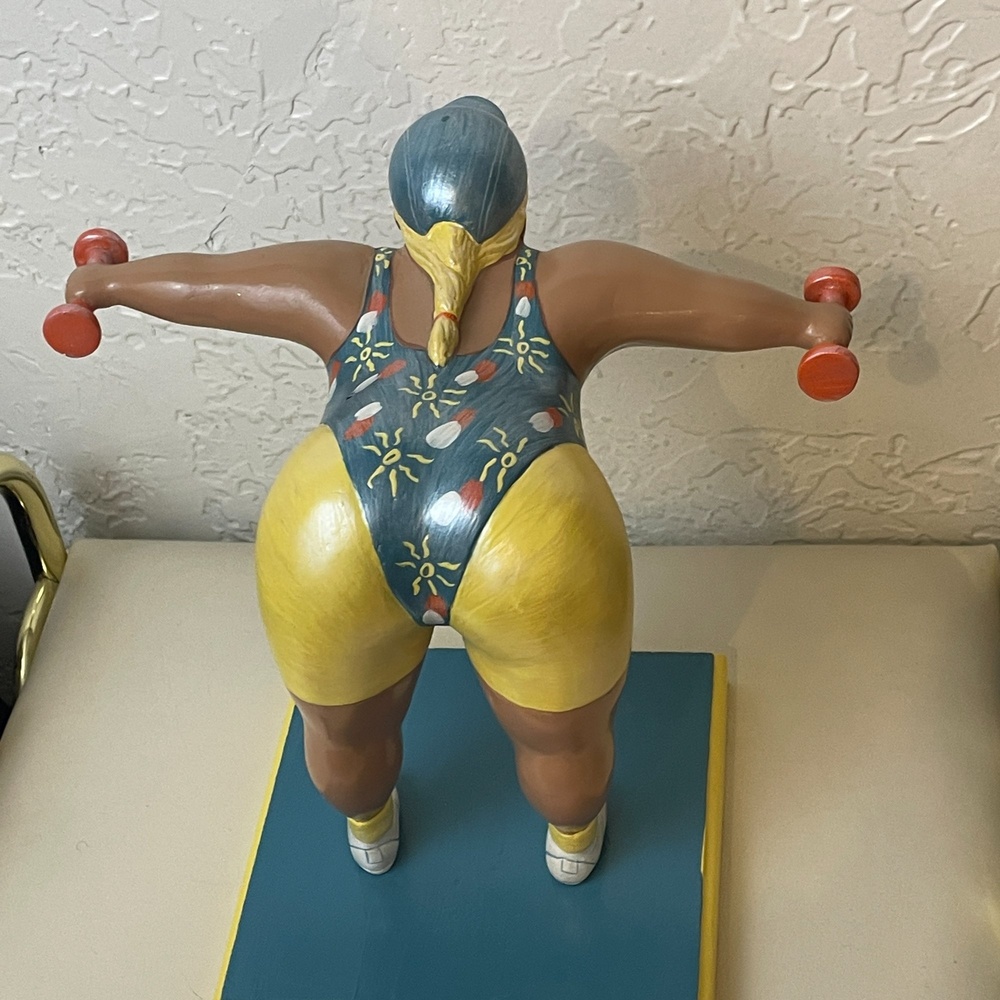 VTG Studio Nova Adorable AF Woman Working Out 12" Statue - Picture 6 of 12